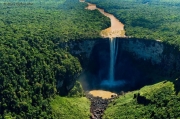 آبشار زیبای کائتور در گینه.jpg
