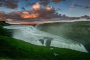 آبشار زیبای گلفوس در ایسلند.jpg