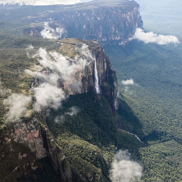 آبشار فرشته در ونزوئلا.jpg