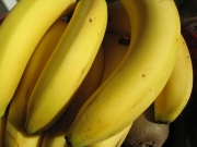 bananas-and-kiwi-fruit-in-fruit-bowl-in-sunshine-closeup-1-JR.jpg